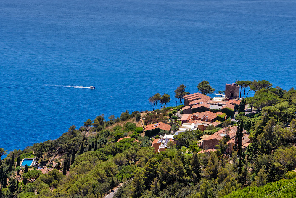 Una guida selezionata agli hotel sul mare in Italia: qui Torre di Cala Piccola, all'Argentario.