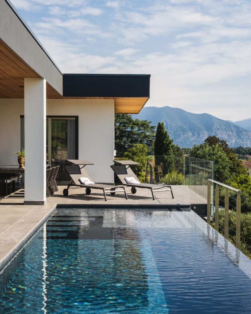 Non solo lusso. Le piscine su misura sono lo specchio di chi le vive, in totale armonia con se stesso e con l'ambiente