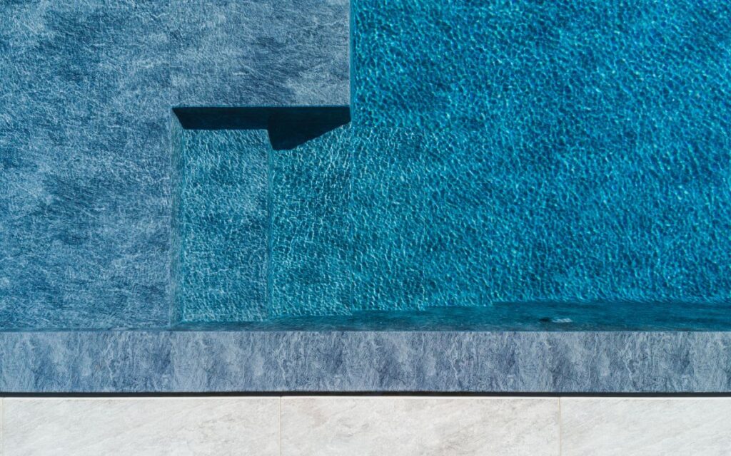 Non solo lusso. Le piscine su misura sono lo specchio di chi le vive, in totale armonia con se stesso e con l'ambiente