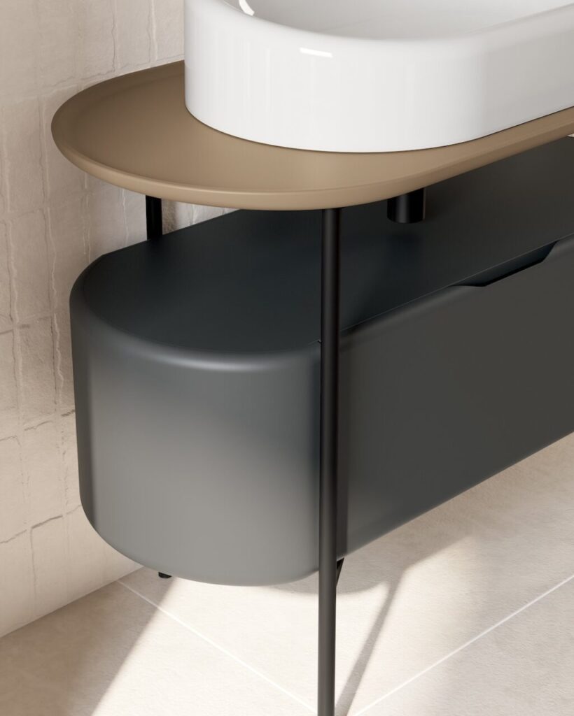 Acciaio e ceramica si incontrano in un sistema bagno integrato dalla linea essenziale