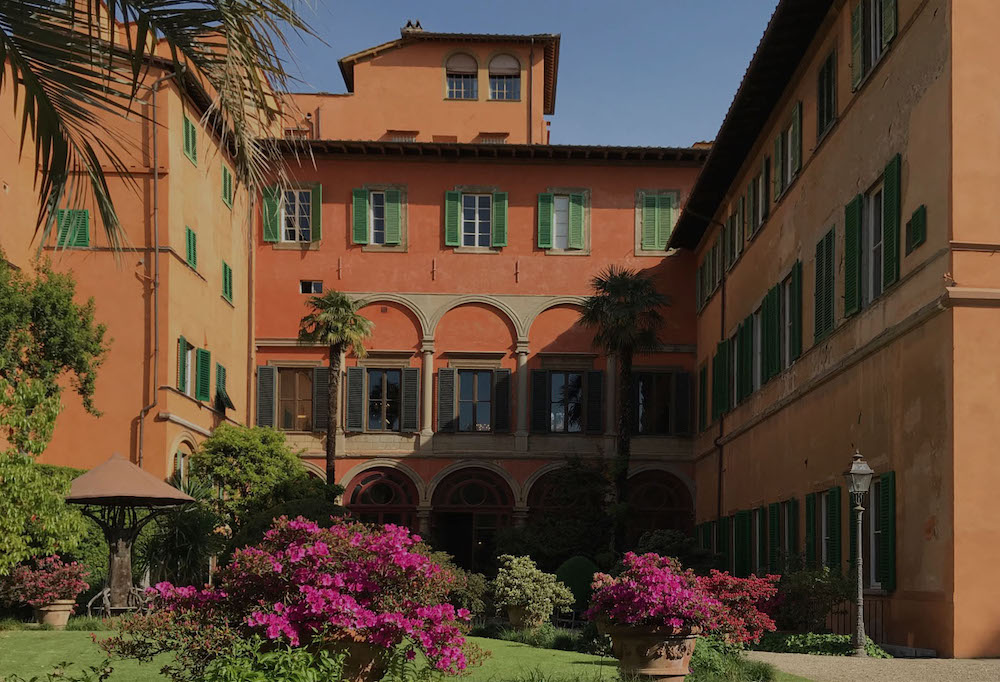 La facciata interna di Palazzo Budini Gattai a Firenze e la sua architettura rinascimentale firmata da Bartolomeo Ammannati.