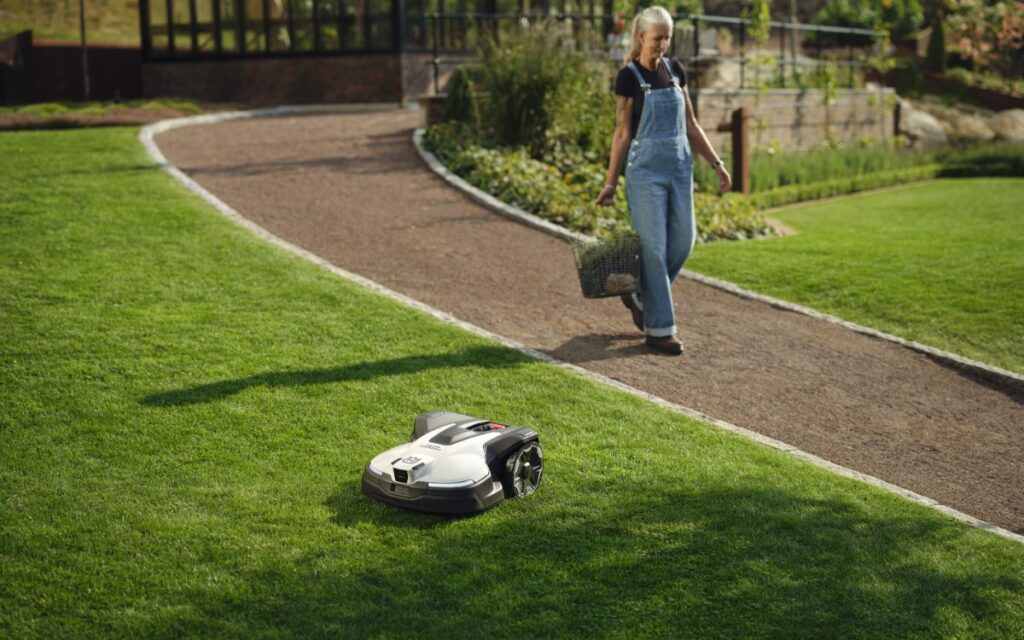 L’era del prato smart: una cura del verde personalizzata e senza filo perimetrale