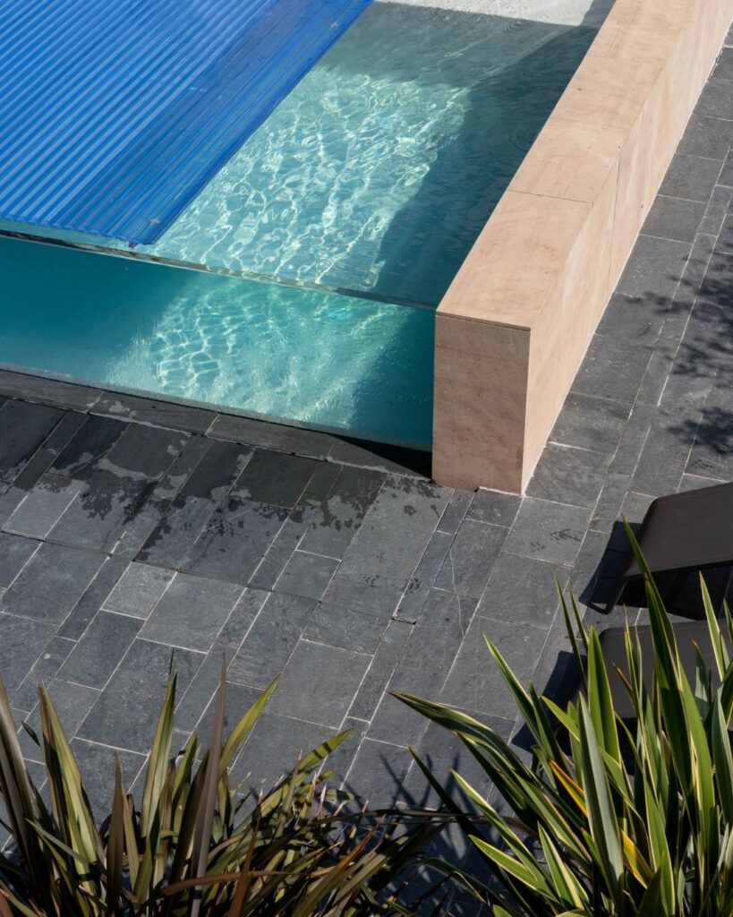 Una parete in Pmma: una nuova prospettiva che aggiunge valore alla piscina