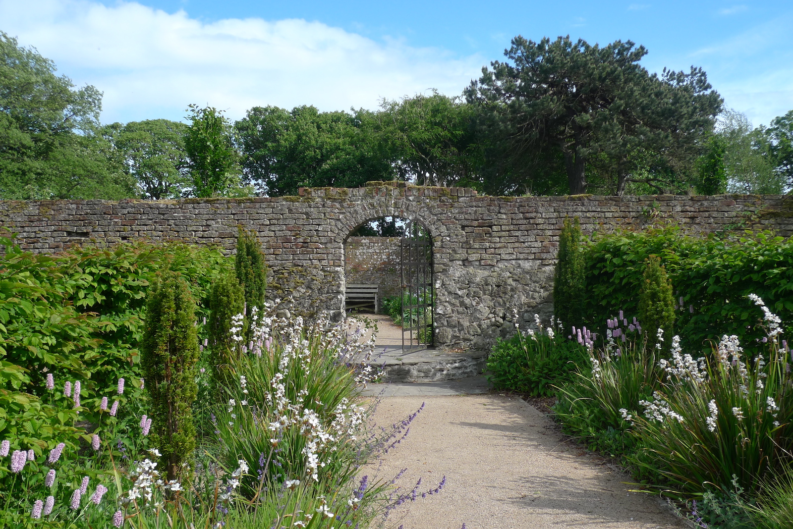 La porta di accesso all'ultimo settore del Walled Garden, a Hospitalfield. Foto: FBSR-Luigi Latini.