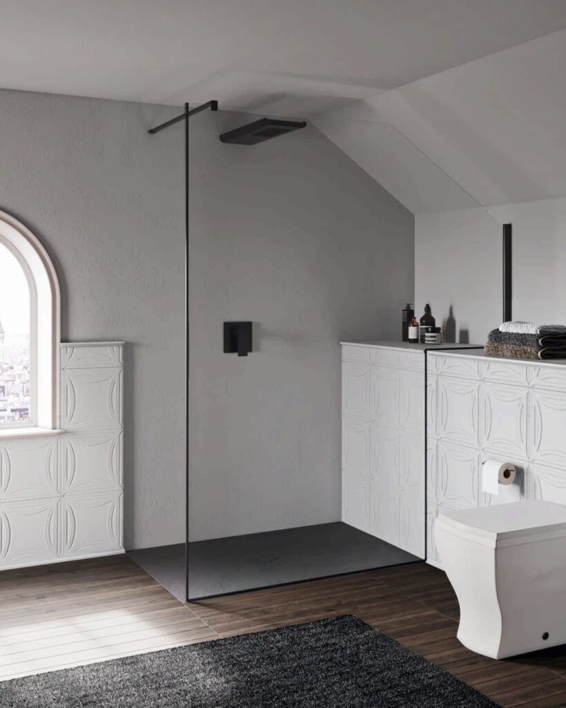 La doccia su misura: un equilibrio impeccabile tra esigenze architettoniche, comfort e design