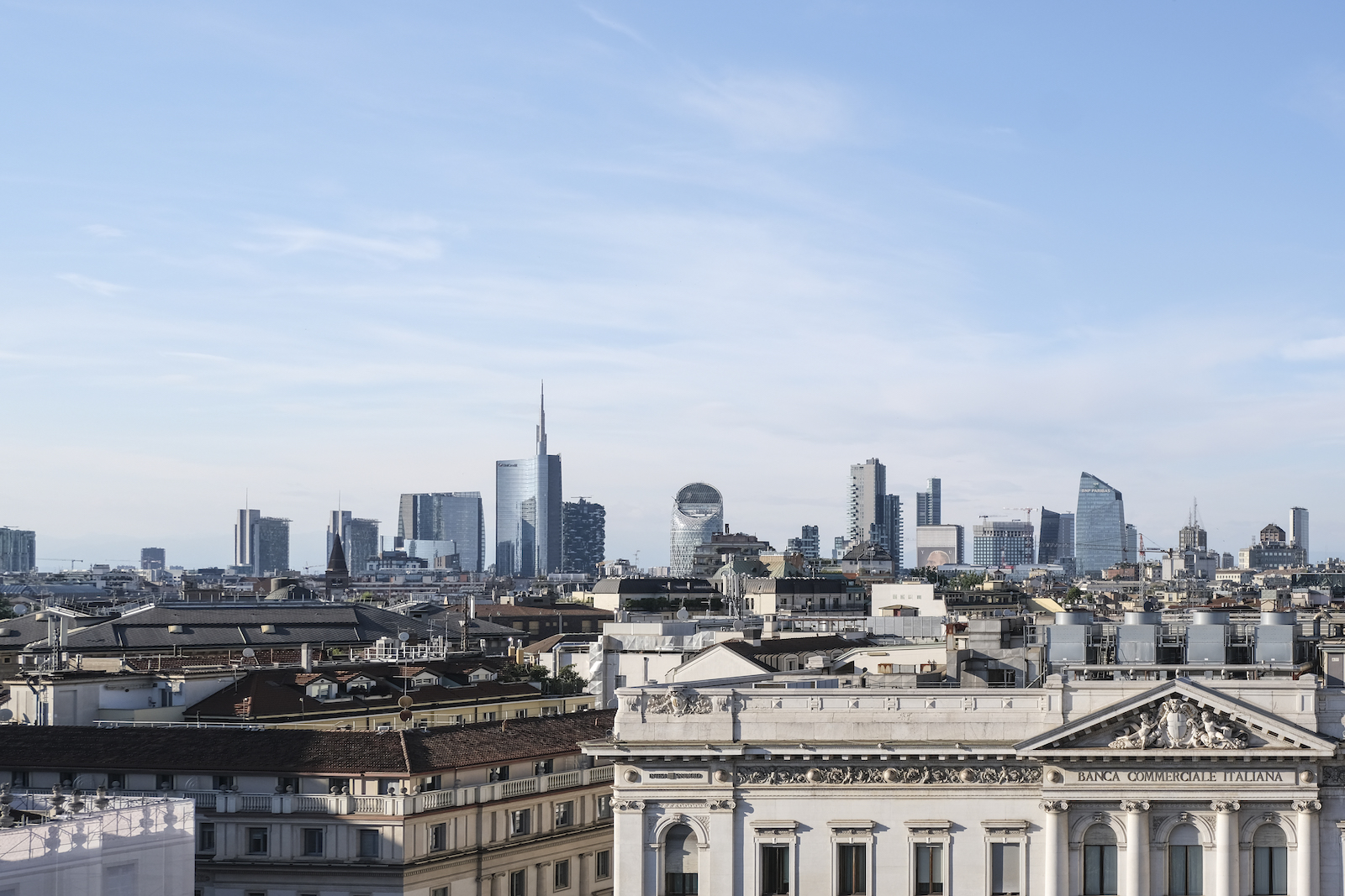 Il nostro sguardo alla Milano Design Week 2026, ormai alle porte. La foto è stata scattata da un punto di vista privilegiato: la nuova passeggiata pubblica Highline Milano.