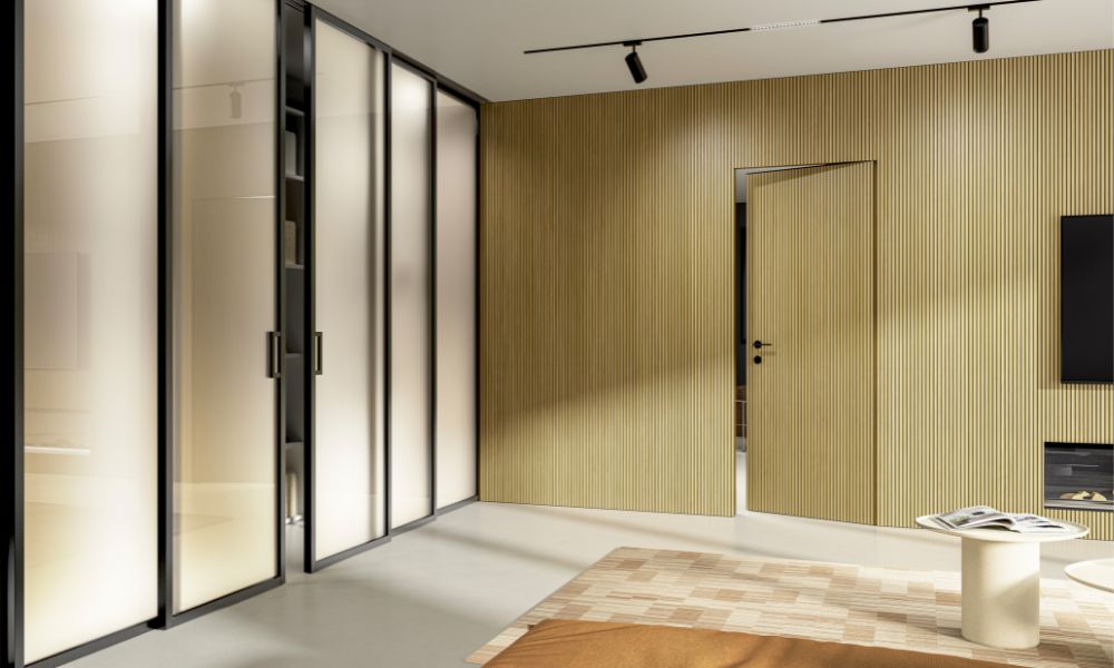 Boiserie e porte cannettate in un ambiente dal design elegante